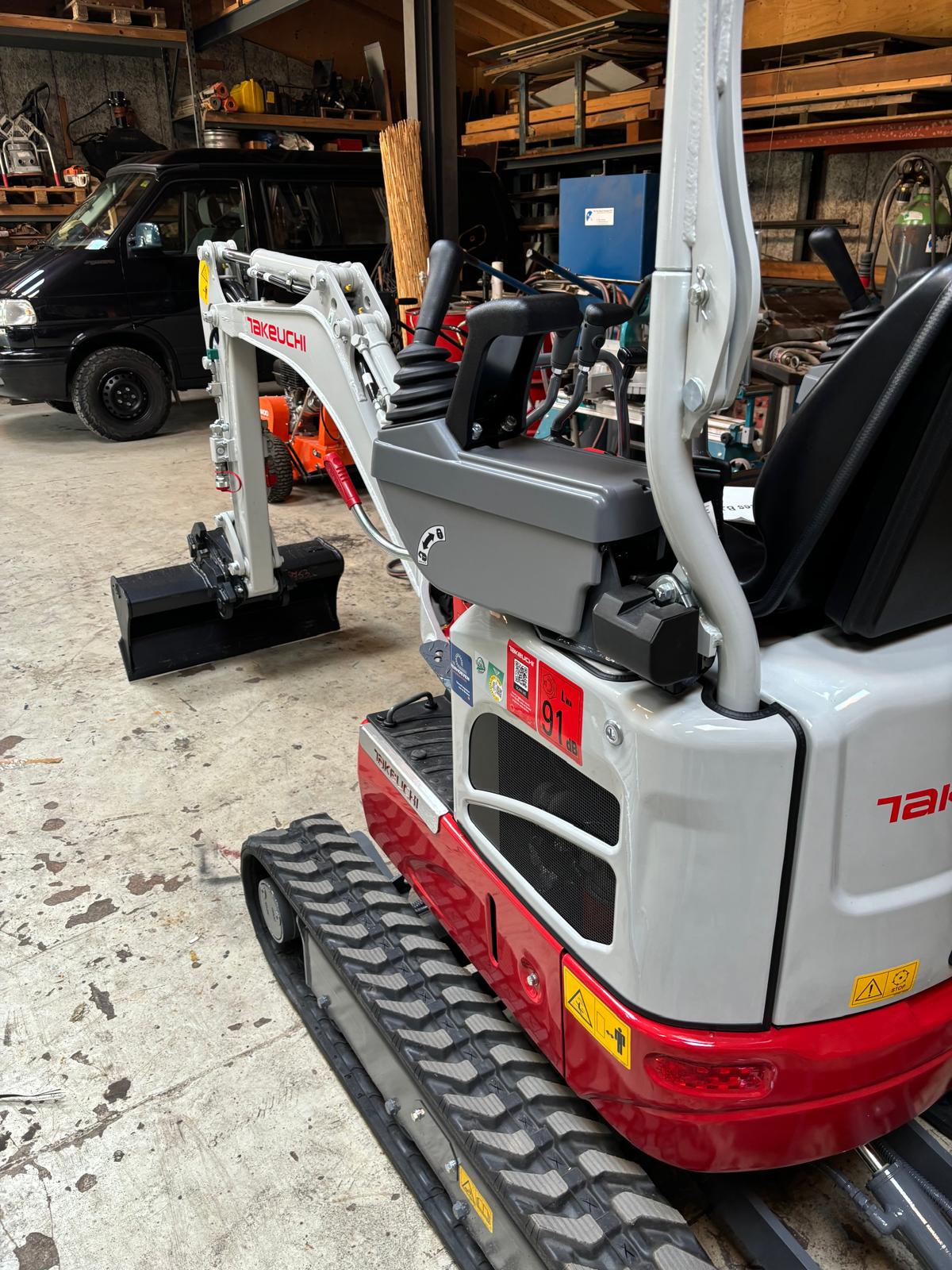Takeuchi TB210R minigraver